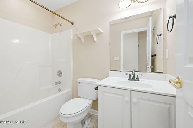 5121 Woods Edge Road, Wilmington, NC 28409