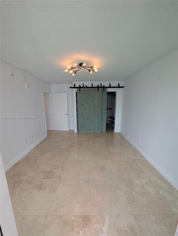 31 SE 5 3002, Miami, FL 33131