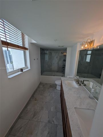 31 SE 5 3002, Miami, FL 33131
