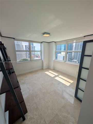 31 SE 5 3002, Miami, FL 33131