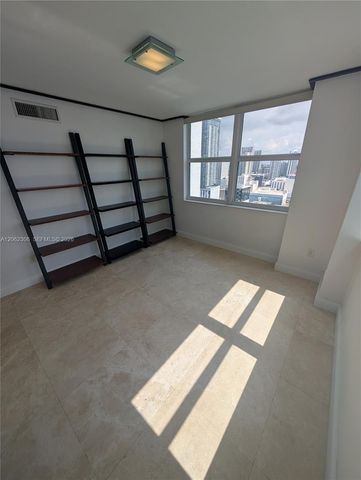 31 SE 5 3002, Miami, FL 33131
