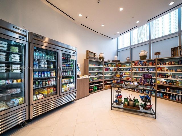 851 NE 1st Ave 2206, Miami, FL 33132