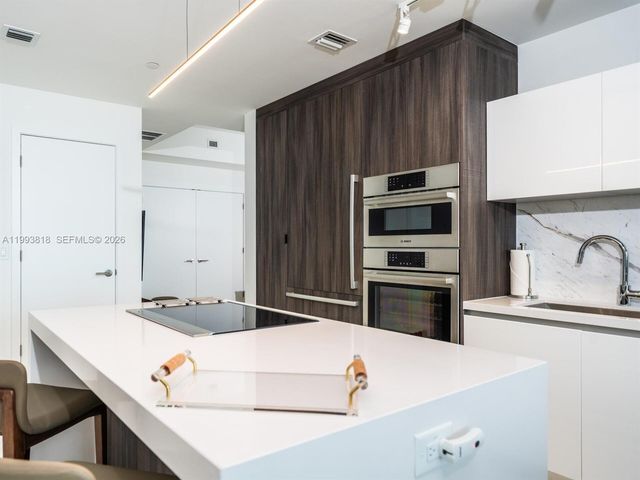 851 NE 1st Ave 2206, Miami, FL 33132