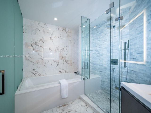 851 NE 1st Ave 2206, Miami, FL 33132