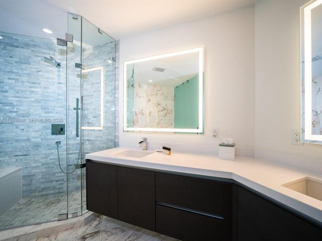 851 NE 1st Ave 2206, Miami, FL 33132