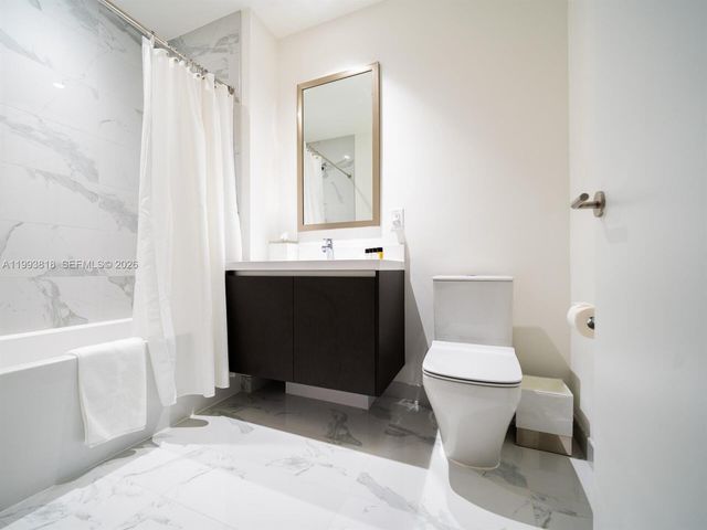 851 NE 1st Ave 2206, Miami, FL 33132