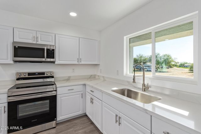 438 LIESEN Drive, Morristown, AZ 85342