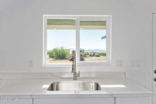 438 LIESEN Drive, Morristown, AZ 85342