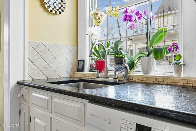 3447 Brantford Road, Ottawa Hills, OH 43606