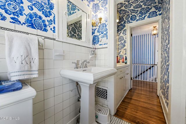 3447 Brantford Road, Ottawa Hills, OH 43606