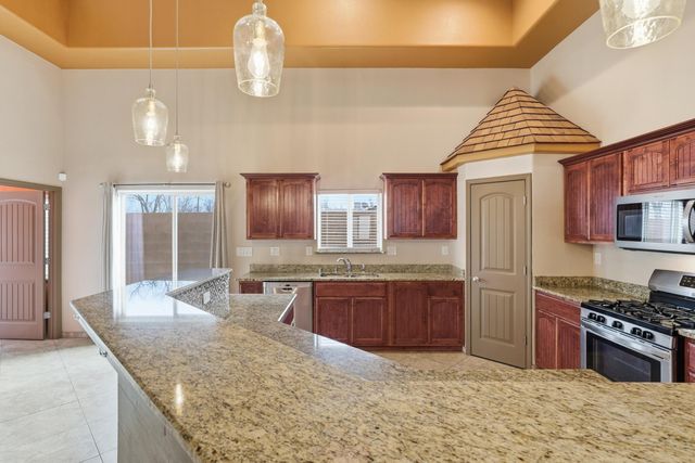 4624 8th Street NW, Albuquerque, NM 87107