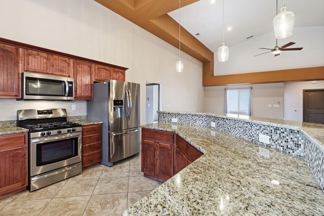 4624 8th Street NW, Albuquerque, NM 87107