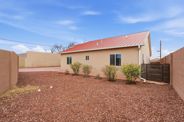 4624 8th Street NW, Albuquerque, NM 87107