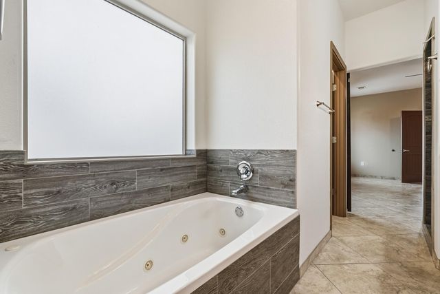 4624 8th Street NW, Albuquerque, NM 87107