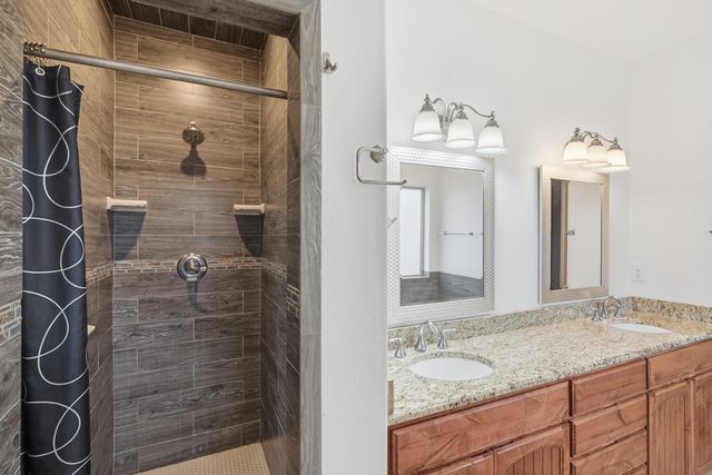 4624 8th Street NW, Albuquerque, NM 87107