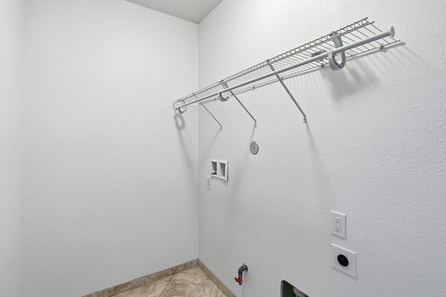 4624 8th Street NW, Albuquerque, NM 87107