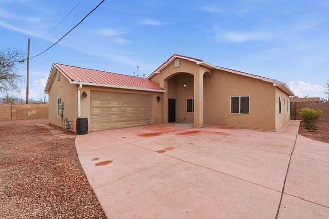 4624 8th Street NW, Albuquerque, NM 87107