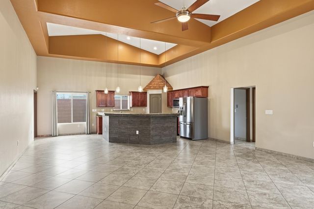 4624 8th Street NW, Albuquerque, NM 87107