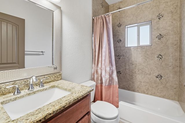 4624 8th Street NW, Albuquerque, NM 87107