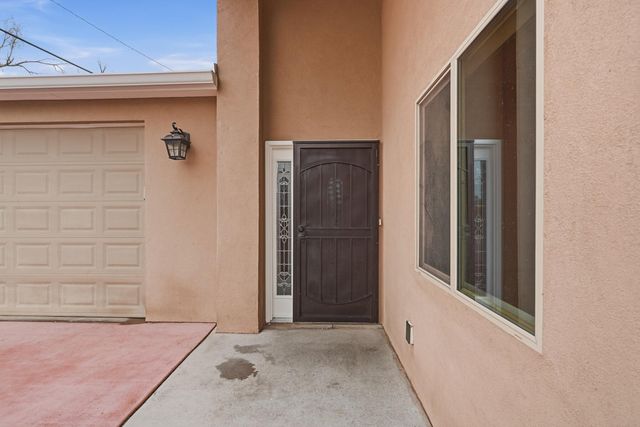 4624 8th Street NW, Albuquerque, NM 87107