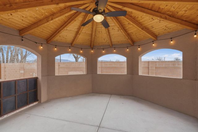4624 8th Street NW, Albuquerque, NM 87107