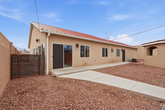 4624 8th Street NW, Albuquerque, NM 87107