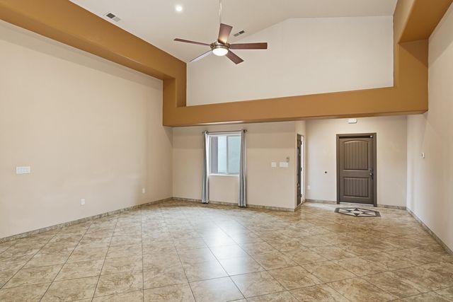 4624 8th Street NW, Albuquerque, NM 87107