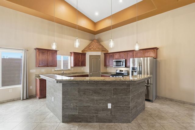 4624 8th Street NW, Albuquerque, NM 87107