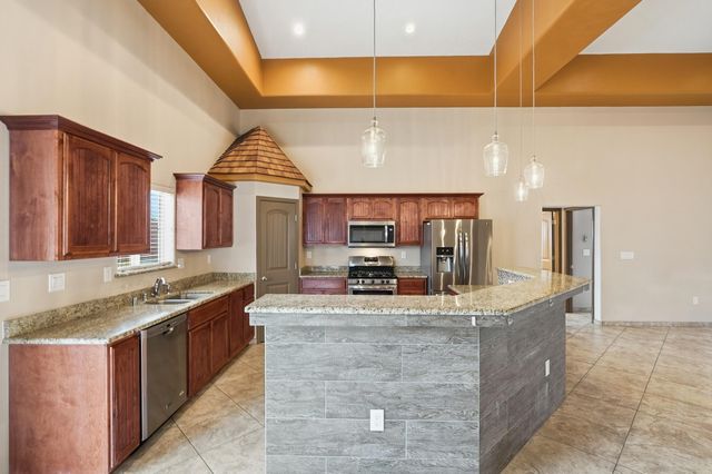 4624 8th Street NW, Albuquerque, NM 87107