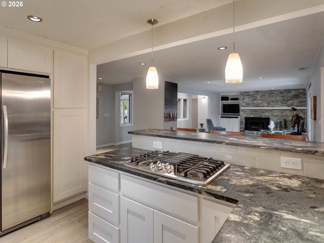 11940 Sw FAIRCREST St, Portland, OR 97225