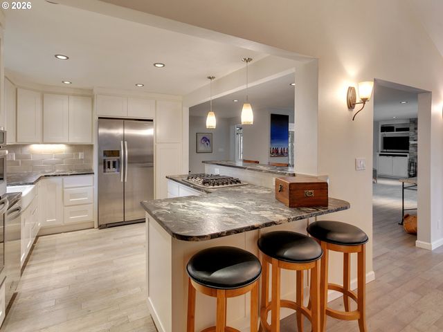 11940 Sw FAIRCREST St, Portland, OR 97225