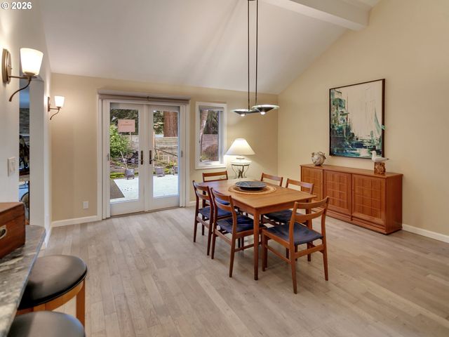 11940 Sw FAIRCREST St, Portland, OR 97225