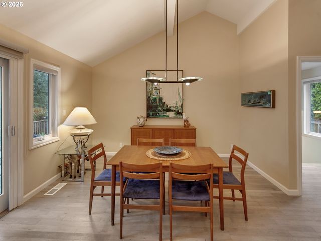 11940 Sw FAIRCREST St, Portland, OR 97225