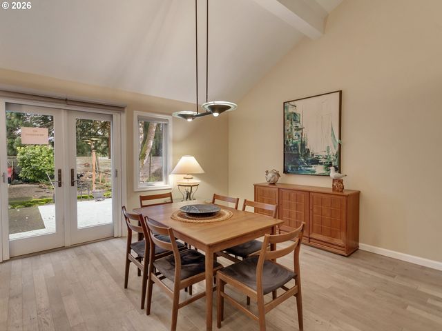 11940 Sw FAIRCREST St, Portland, OR 97225