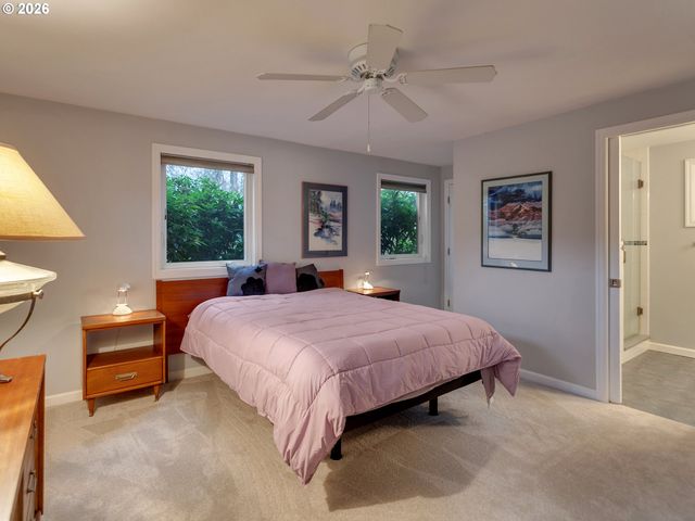 11940 Sw FAIRCREST St, Portland, OR 97225