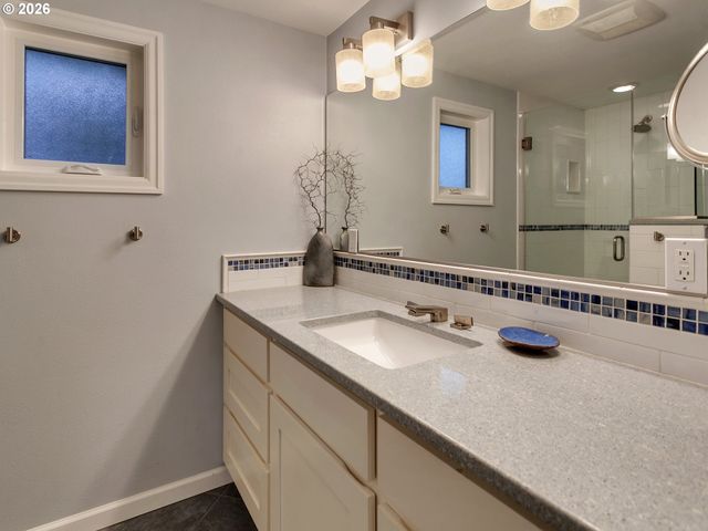 11940 Sw FAIRCREST St, Portland, OR 97225