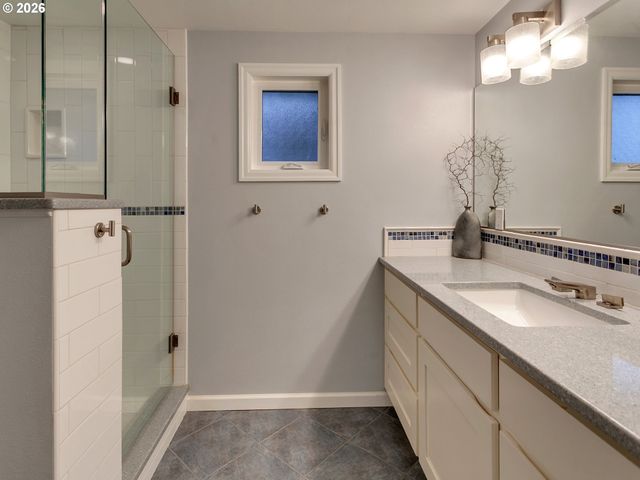 11940 Sw FAIRCREST St, Portland, OR 97225