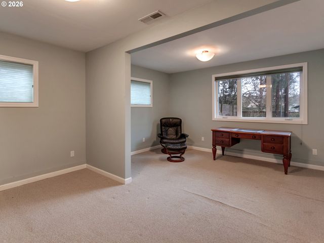 11940 Sw FAIRCREST St, Portland, OR 97225