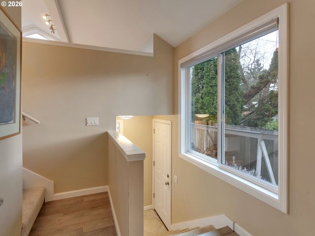 11940 Sw FAIRCREST St, Portland, OR 97225