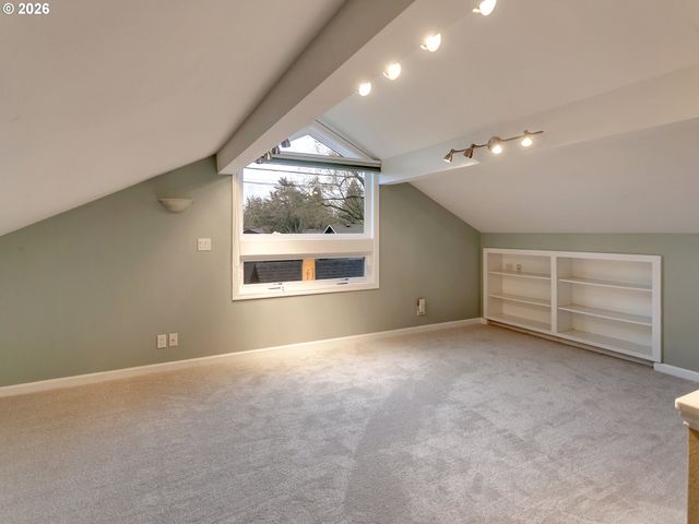 11940 Sw FAIRCREST St, Portland, OR 97225