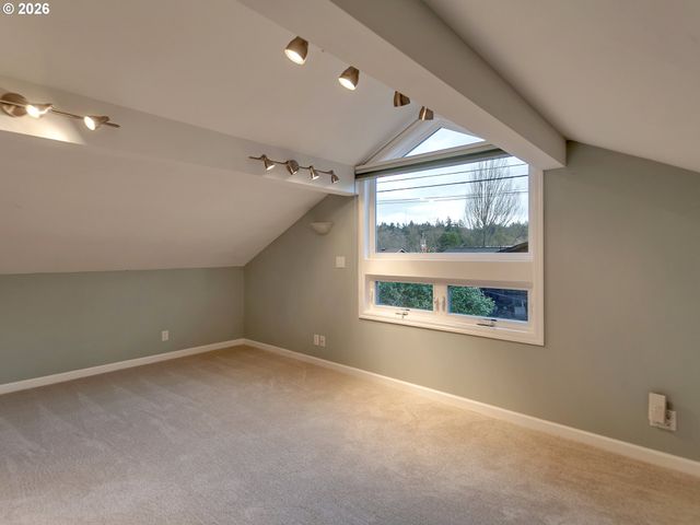 11940 Sw FAIRCREST St, Portland, OR 97225