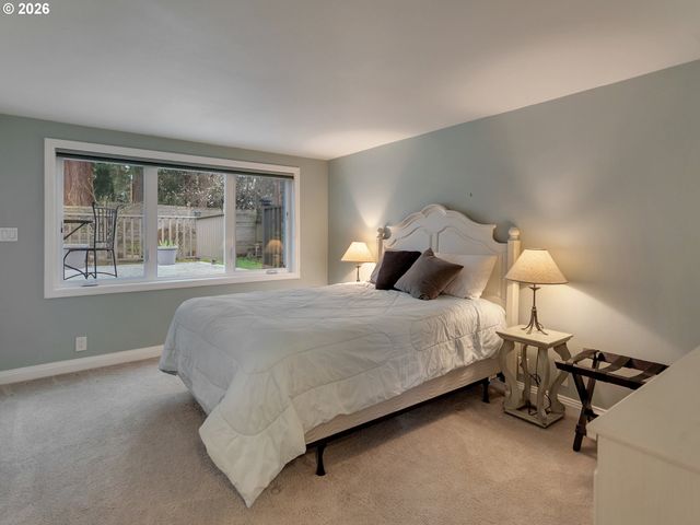 11940 Sw FAIRCREST St, Portland, OR 97225