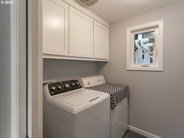 11940 Sw FAIRCREST St, Portland, OR 97225