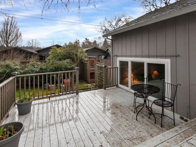 11940 Sw FAIRCREST St, Portland, OR 97225