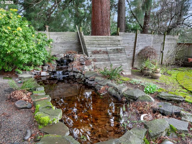 11940 Sw FAIRCREST St, Portland, OR 97225