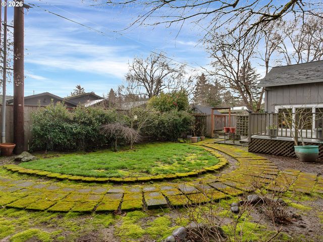 11940 Sw FAIRCREST St, Portland, OR 97225