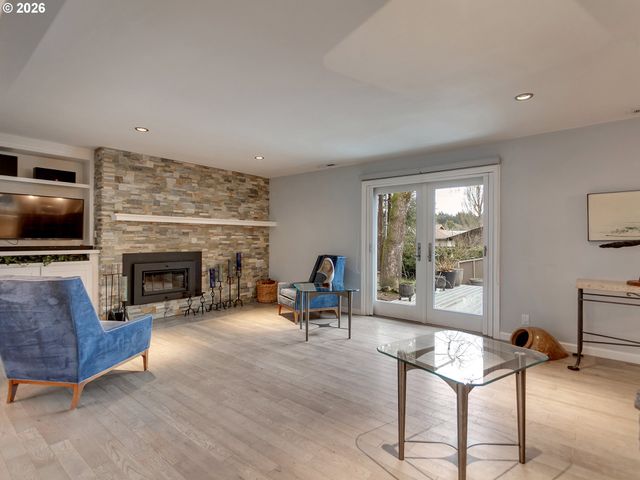 11940 Sw FAIRCREST St, Portland, OR 97225