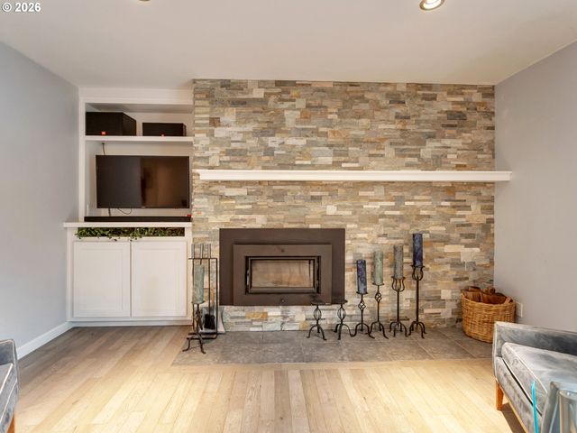 11940 Sw FAIRCREST St, Portland, OR 97225