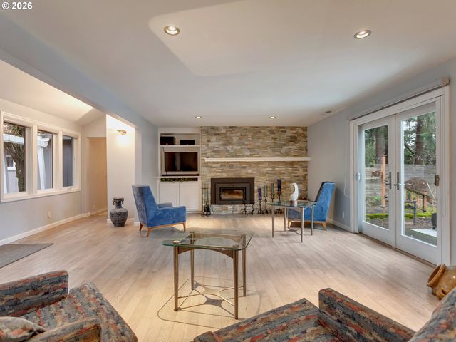 11940 Sw FAIRCREST St, Portland, OR 97225