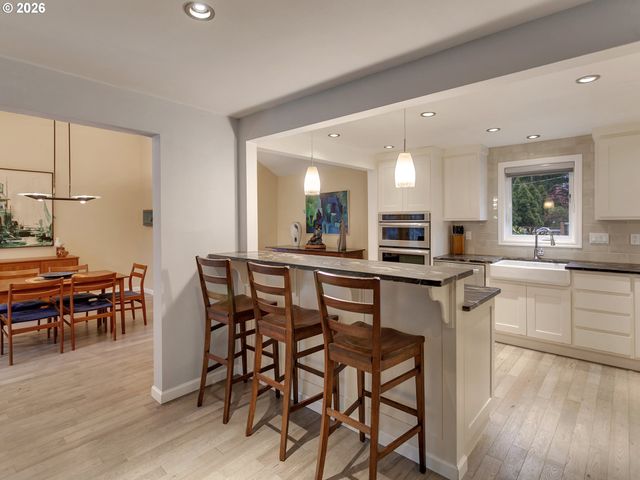 11940 Sw FAIRCREST St, Portland, OR 97225